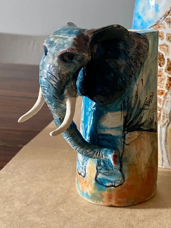 Elefante (Serie Safari) — taza cerámica con cabeza de elefante en relieve